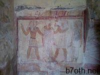 مشهد يصور المتوفي في العالم الآخر في حضور إيزيس وأوزيريس وحورس في مدخل إحدى المقابر.