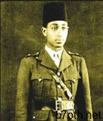 السادات فى صوره التخرج من الكلية الحربية ١٩٣٨