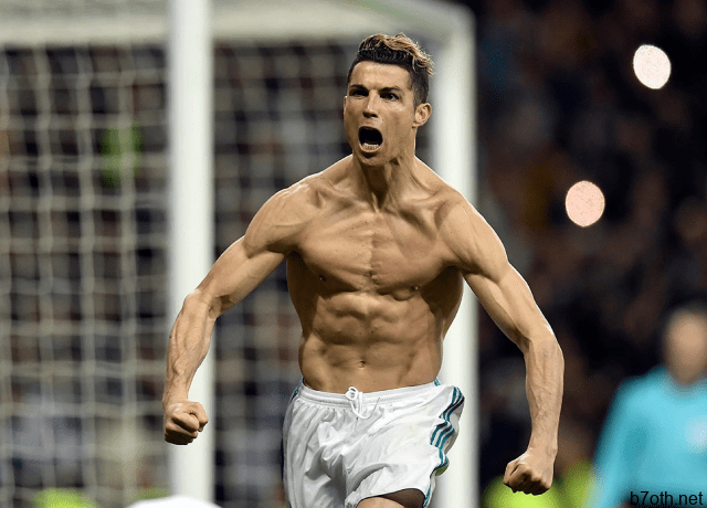 أصبح كريستيانو رونالدو أول لاعب يحقق هذا الرقم القياسي التاريخي