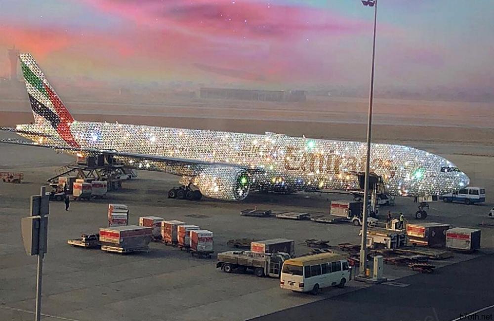 A (Photoshopper) Swarovski Plane @emirates / Twitter.com