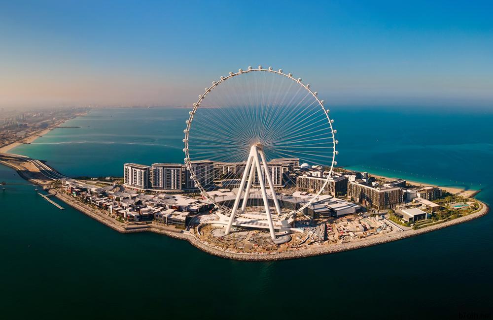 Enormous Ferris Wheel ©Creative Family / Shutterstock.com