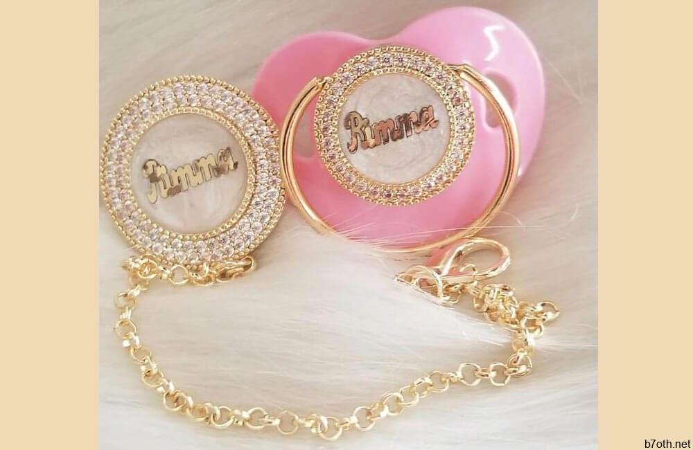 Gold and Diamond Pacifiers @mayraperezmadri / Pinterest.com