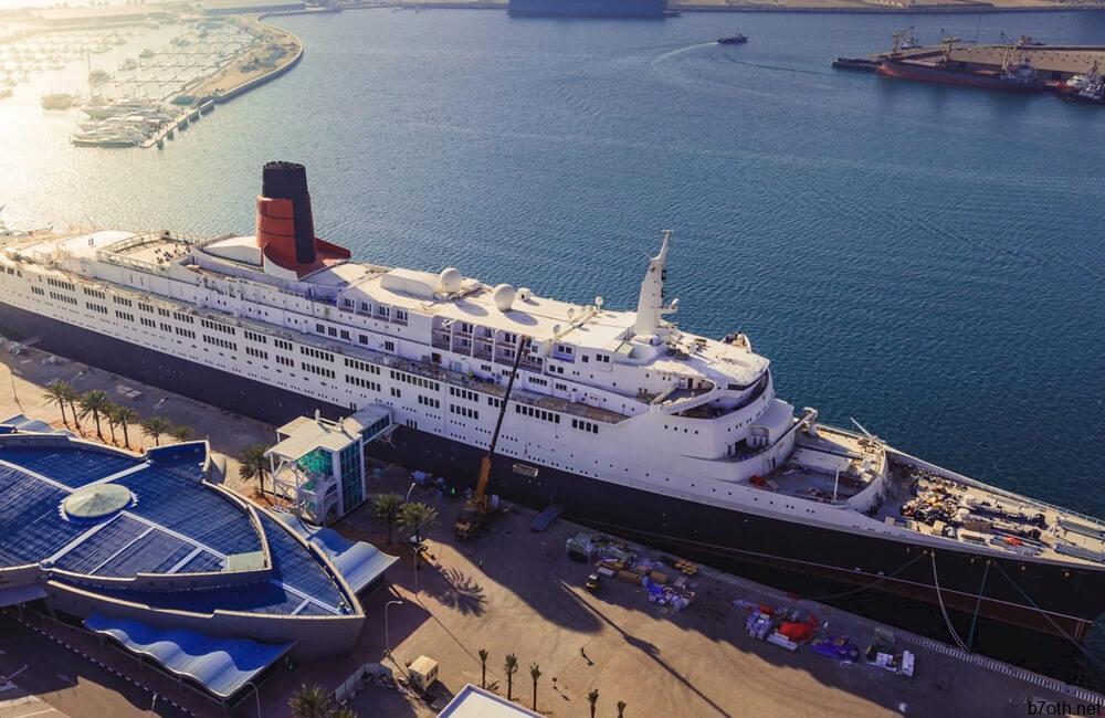 Luxury Floating Hotel @jerdmann1918 / Pinterest.com