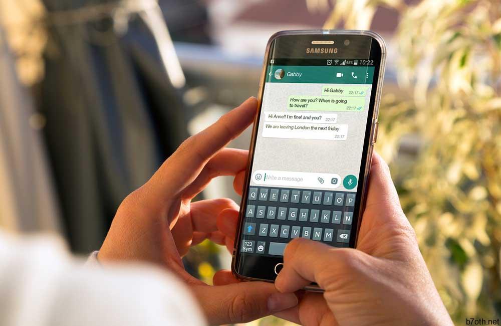 No Cursing On Whats ©App Alex Photo Stock/Shutterstock.com