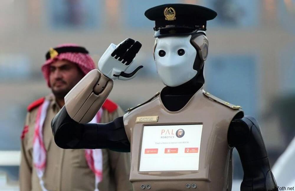 Robotic Police Officers @SanderVideos / Pinterest.com