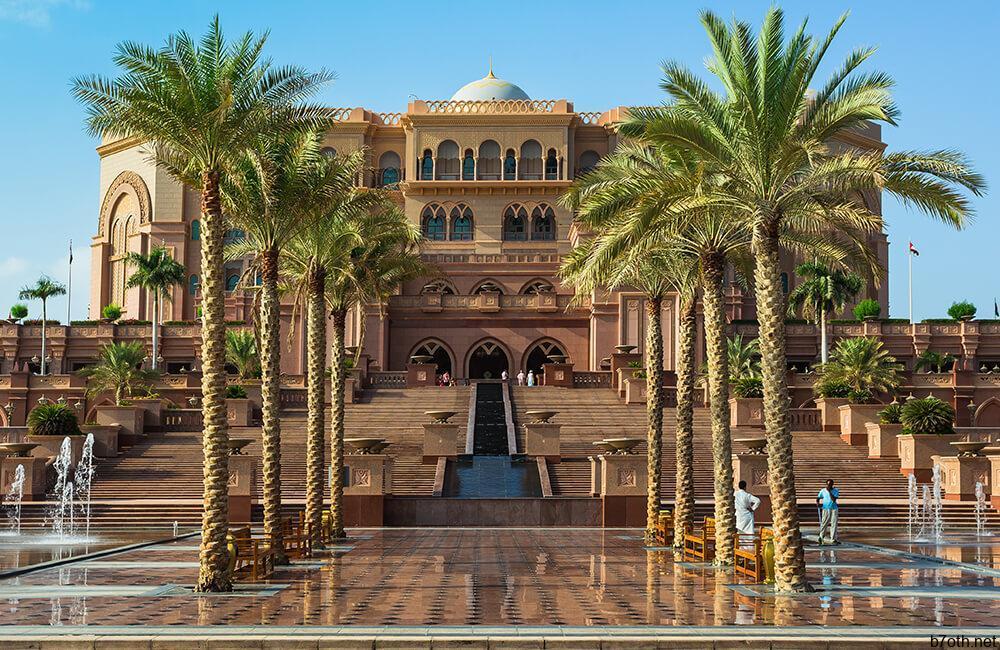 The Emirates Palace ©Zhukov Oleg / Shutterstock.com